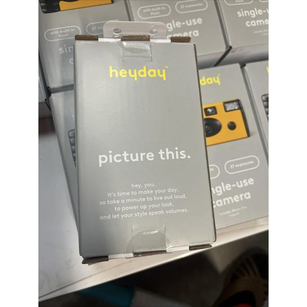 x8 Heyday Single-Use Disposable Camera Built-in Flash 27 Expos 35mm Film Wedding